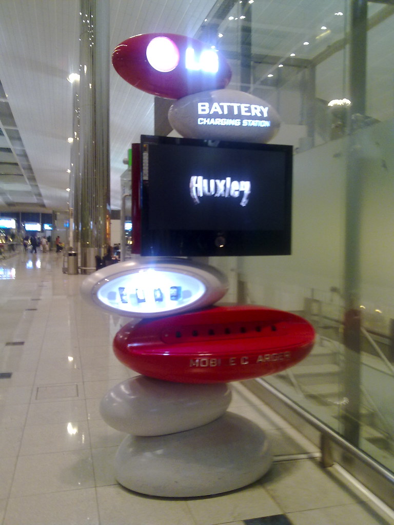 Mobile Charging Stations at Dubai Airport rita parada Flickr