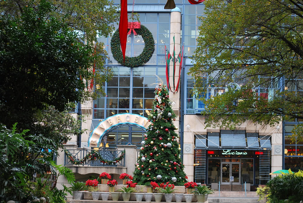 Rivercenter Mall decorated for Christmas Riverwalk Center … Flickr