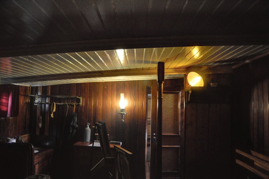 Balclutha Captains Room Photomatix HDR The Captain's pse… Flickr