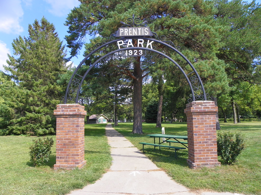 Prentis Park This archway on Main Street, Vermillion, Sout… Flickr