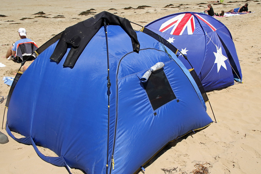 20170122_1068 Aussie beach tents Ocean Grove beach. Bellar… Flickr