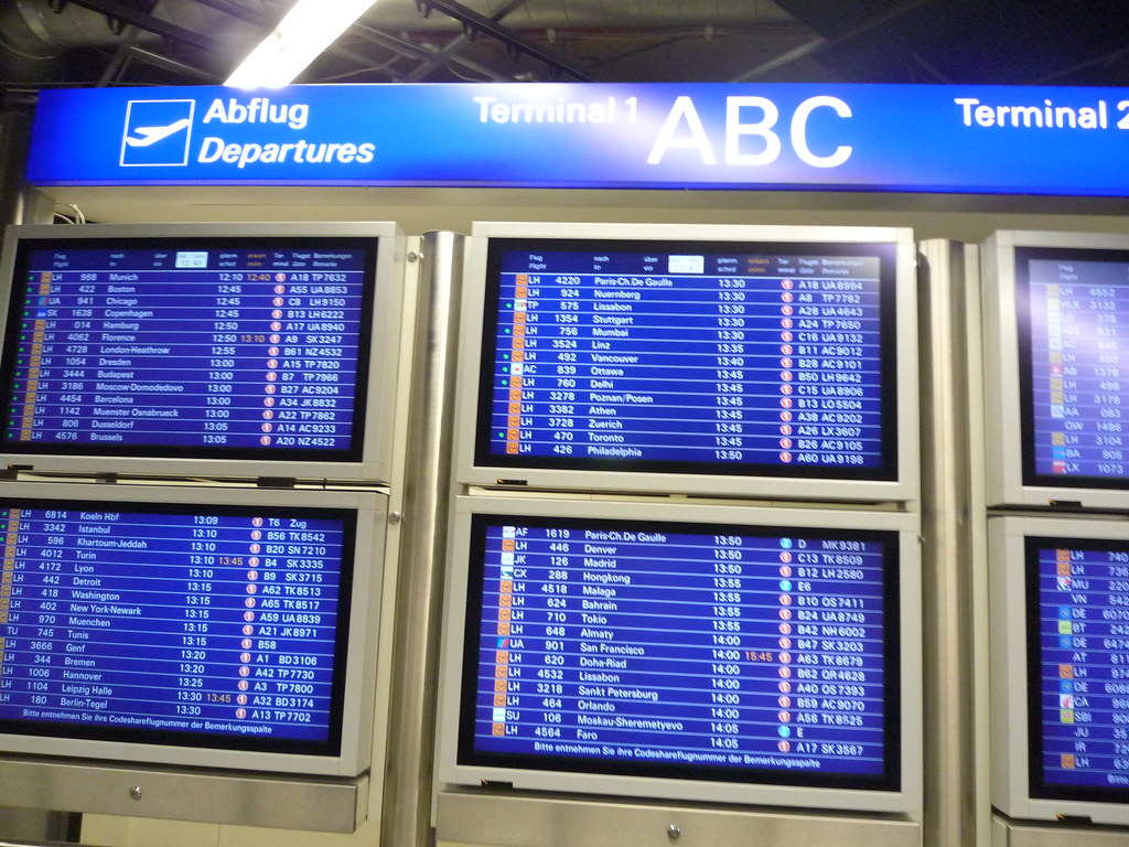 Frankfurt Airport Flight display board by Pier B interna… Flickr