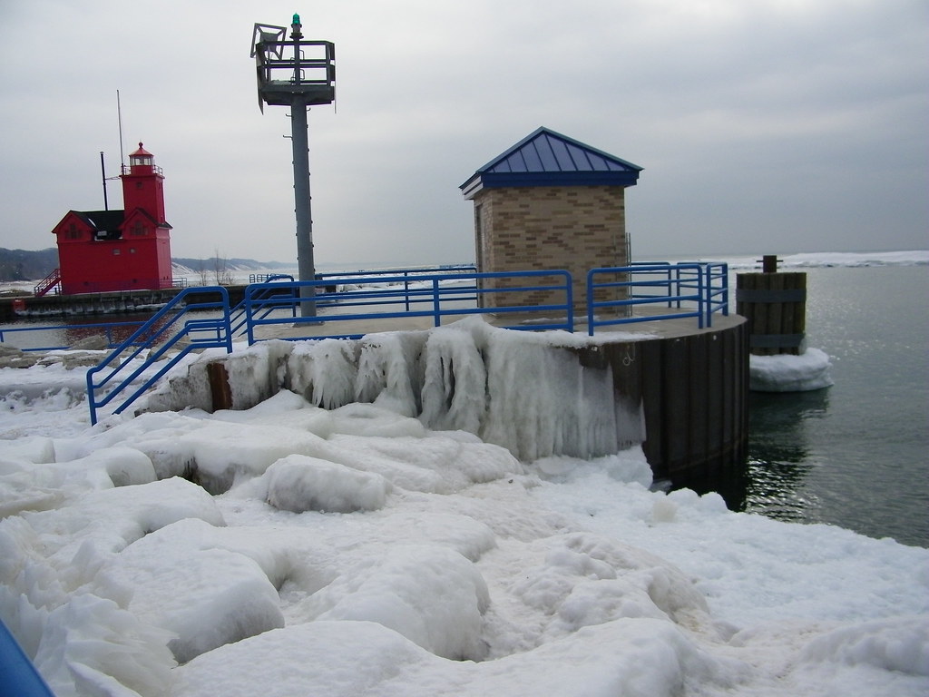 Holland Harbor Light During Winter (Holland, Michigan) Flickr