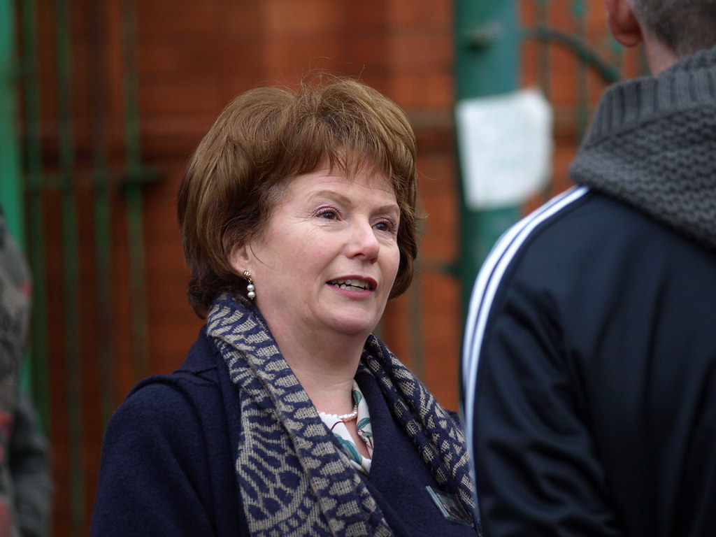 hazel blears mp for salford chatting outside salford lads … Flickr