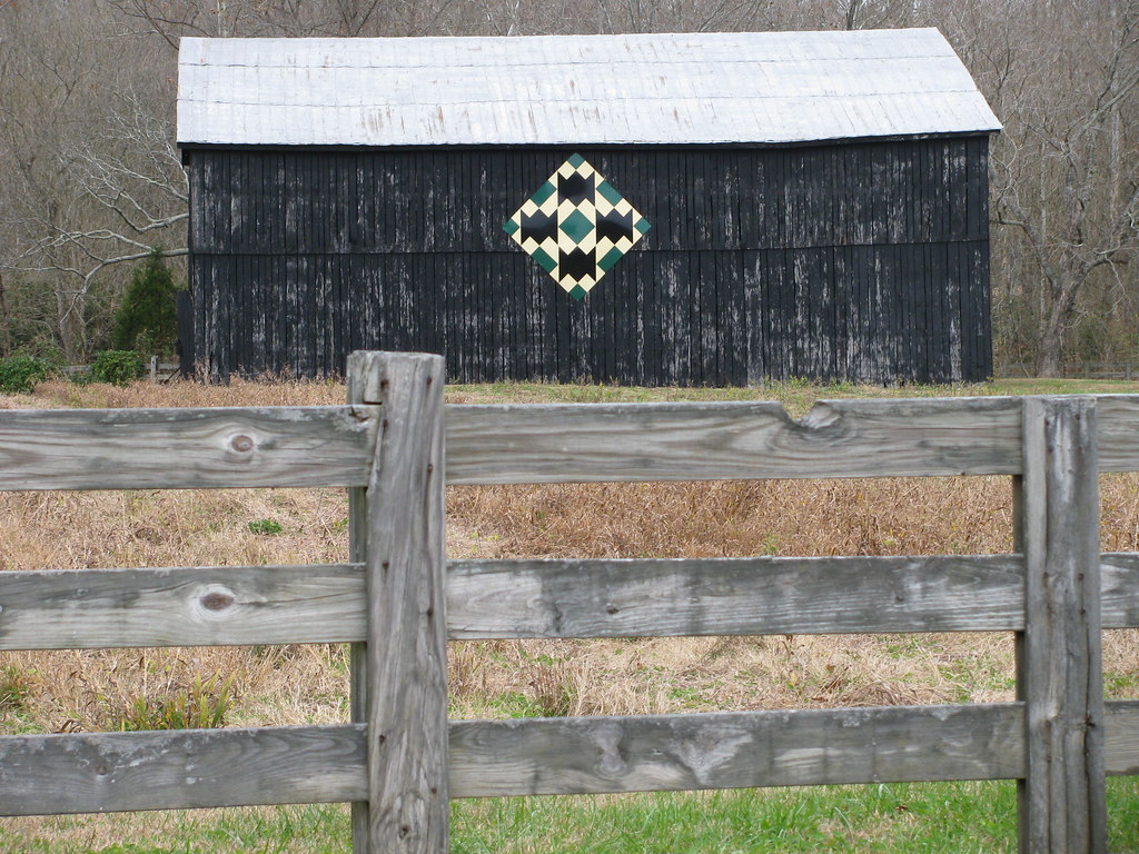 Barn With Quilt Square This is on Hwy 1140, in Priceville,… Flickr