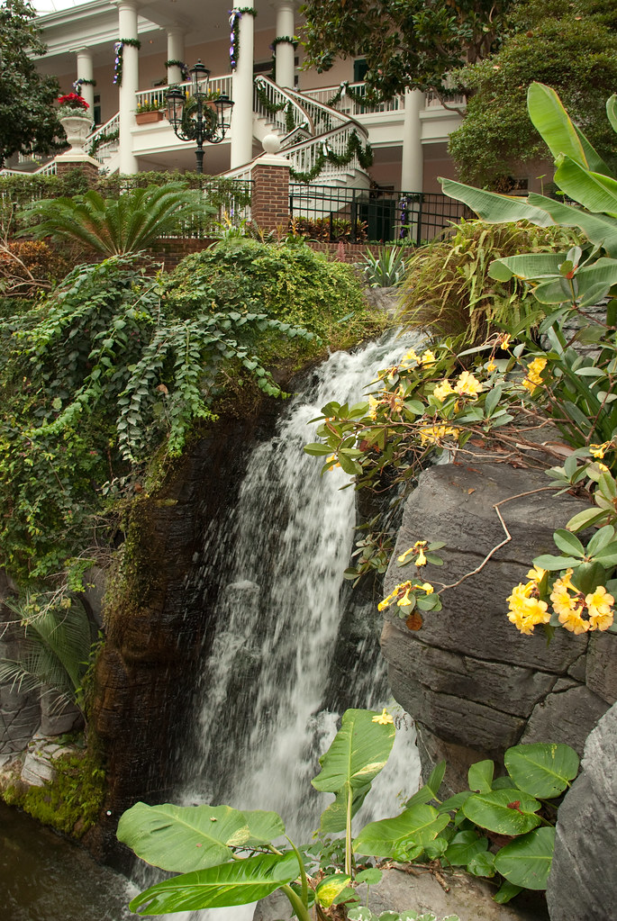 Indoor Waterfall Indoor waterfall at the Gaylord Opryland … Flickr