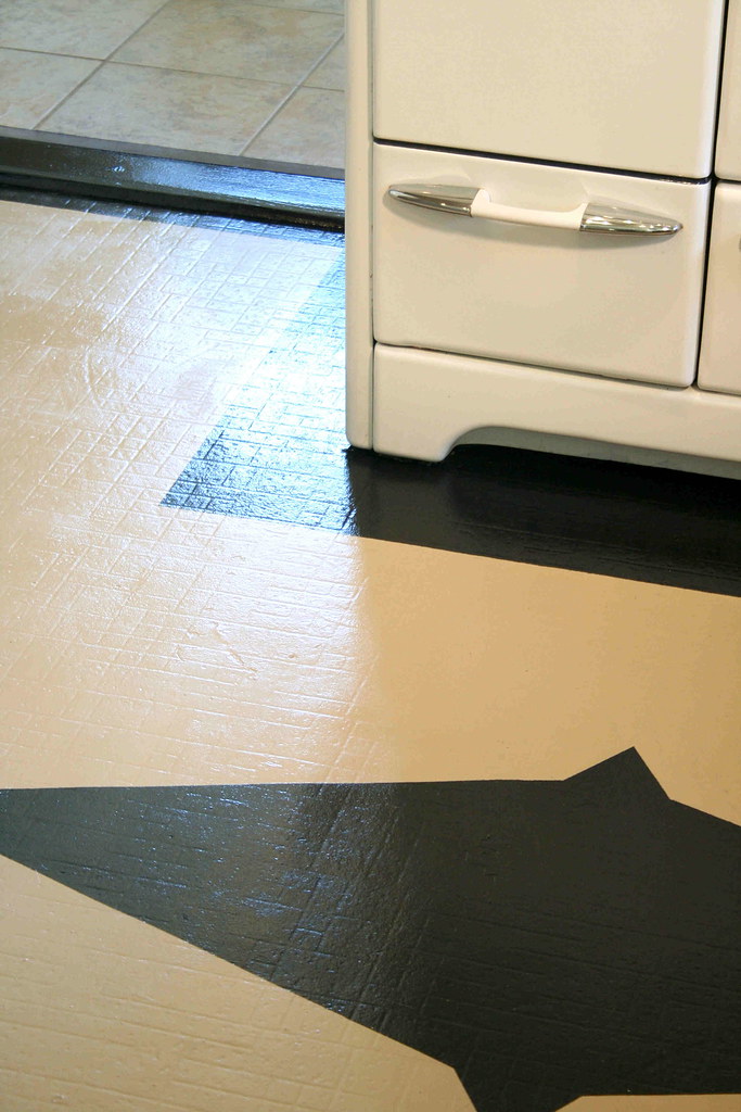 AFTER Yes, you can paint linoleum floors! Just CLEAN them … Flickr