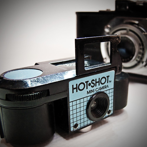 hot shot mini camera_0211 1970's keychain 110 film camera … Flickr
