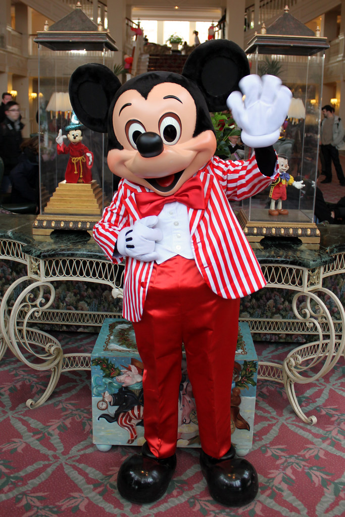 Mickey Mouse Disneyland Hotel, Disneyland Resort Paris. Su… Flickr