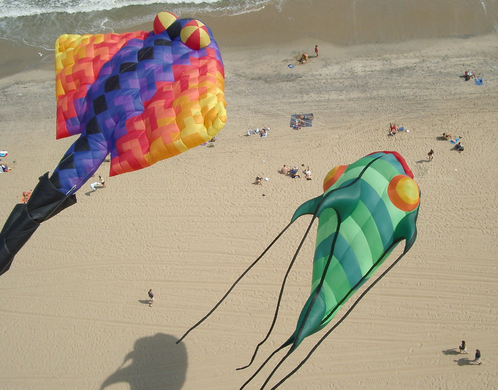 Kite Invasion Two huge kites photographed at Ocean City Ma… Flickr