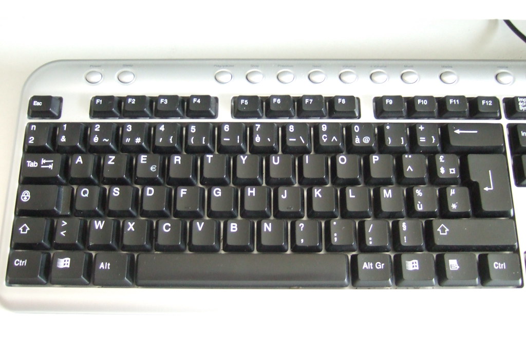 Keyboard layout in France I dropeed into this shop to chec… Flickr