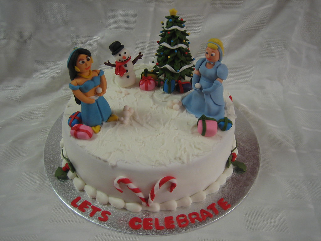 Disney Christmas Cake Disney Christmas Cake with fondant C… Flickr