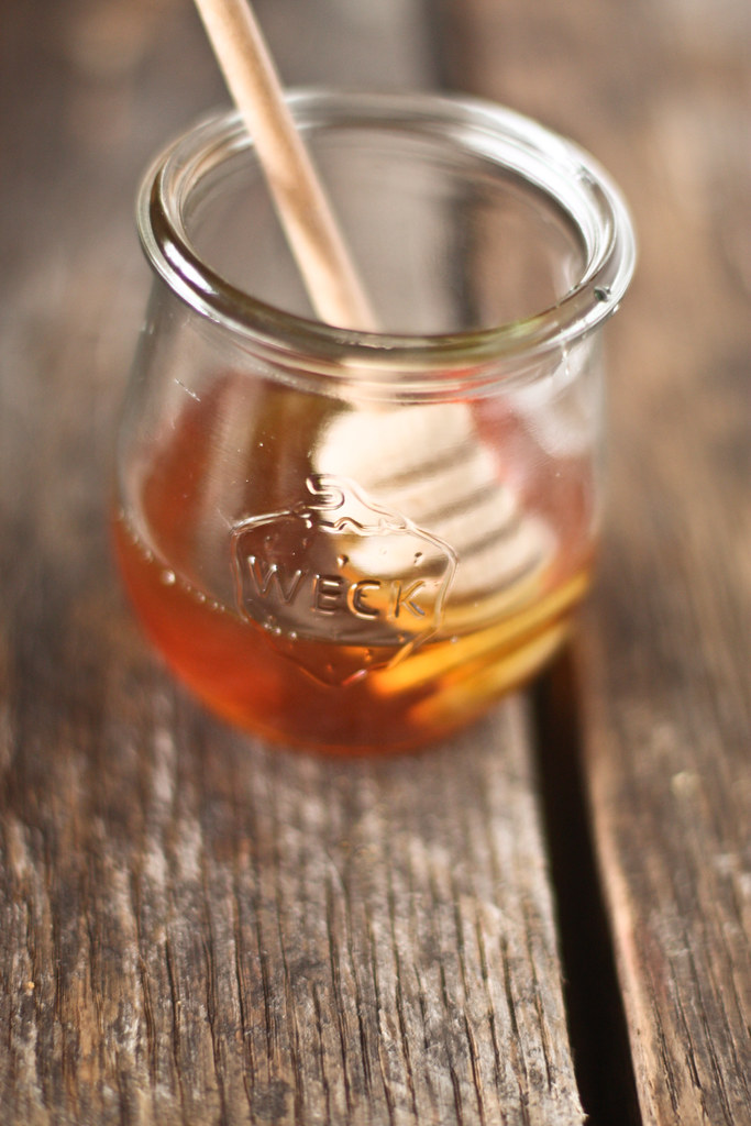 oh, honey honey. another outtake. i love that weck jar! Hannah