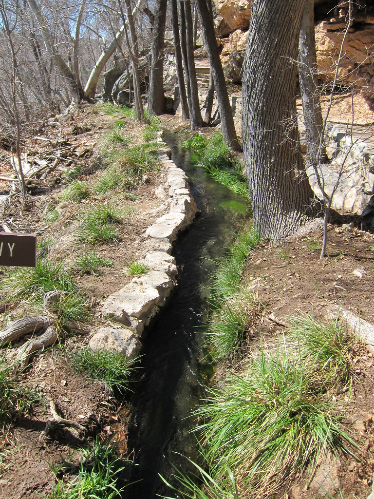 Montezuma Well Montezuma Well, a unit of Montezuma Castle … Flickr