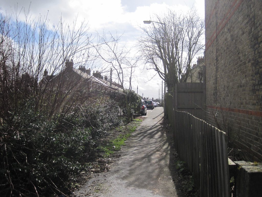 Footpath from Rayne Road to Grenville Road IMG_6649 Flickr