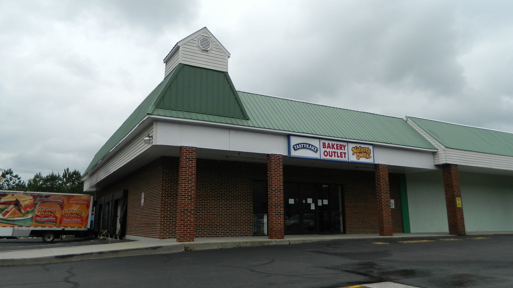 Flower's Discount Bakery (closed) Flower's Discount Bakery… Flickr