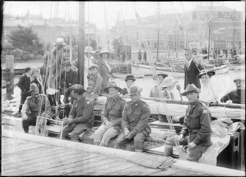 View from Murray St Pier up Murray St shows soldiers, "C… Flickr