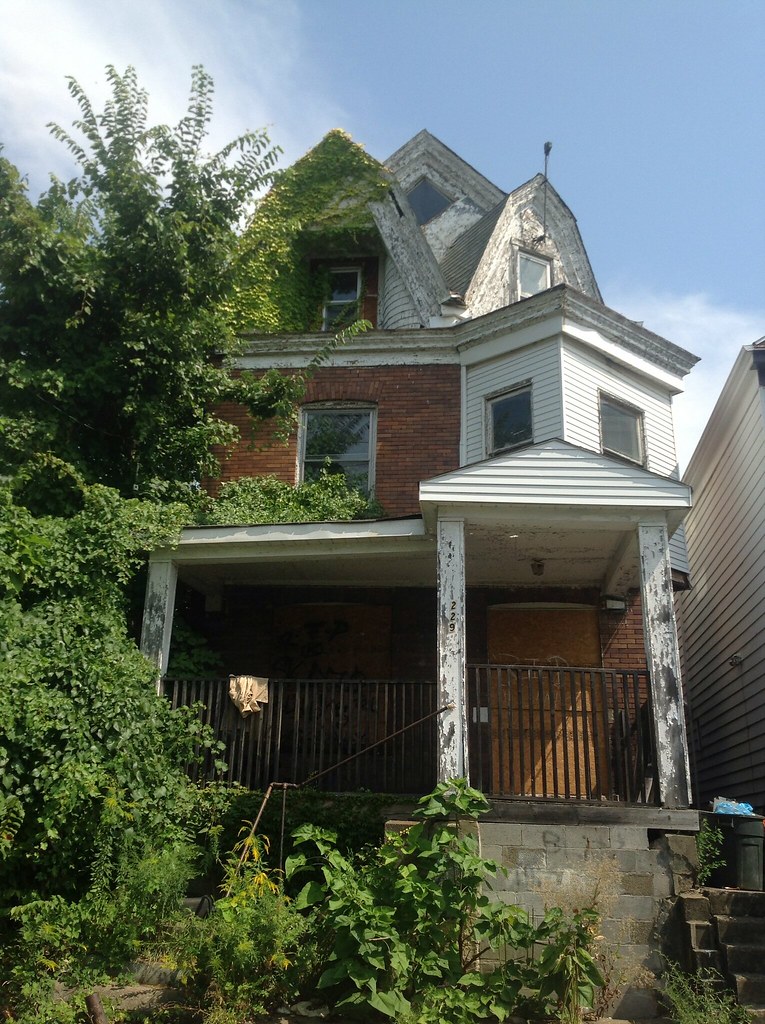 House with very interestring roofline, Larimer, Pittsburgh… Flickr