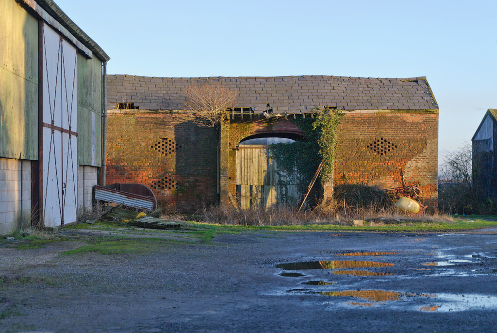 Crumbling barn Forest Farm, Tan House Lane, Burtonwood. Grifos Flickr