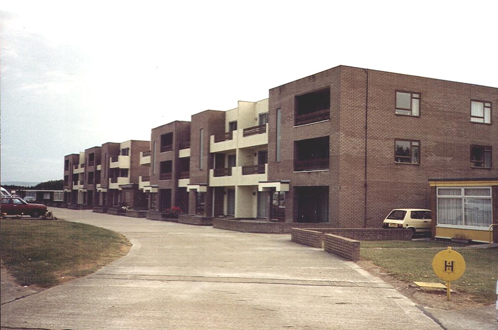 E01499 Kings Holiday Park 30th June 1988 The Kingsmere Es… Flickr