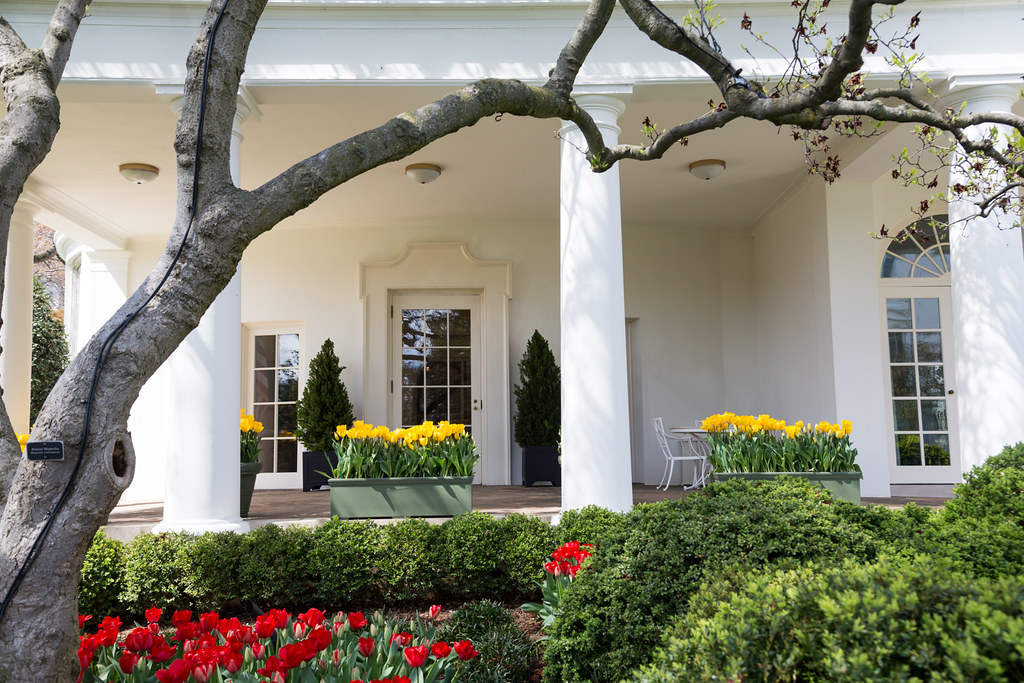 Photo of the Day 4/10/17 Outside the Oval Office (Officia… Flickr