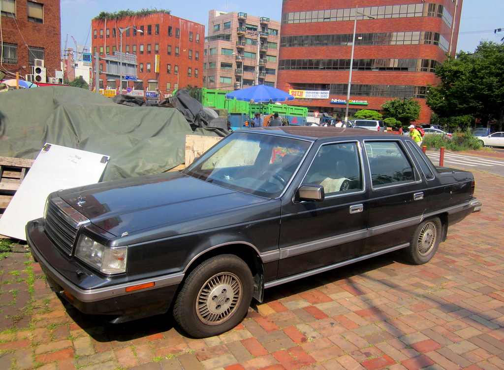 Seoul Korea Dongmyo flea market vintage Hyundai Grandeur 2… Flickr