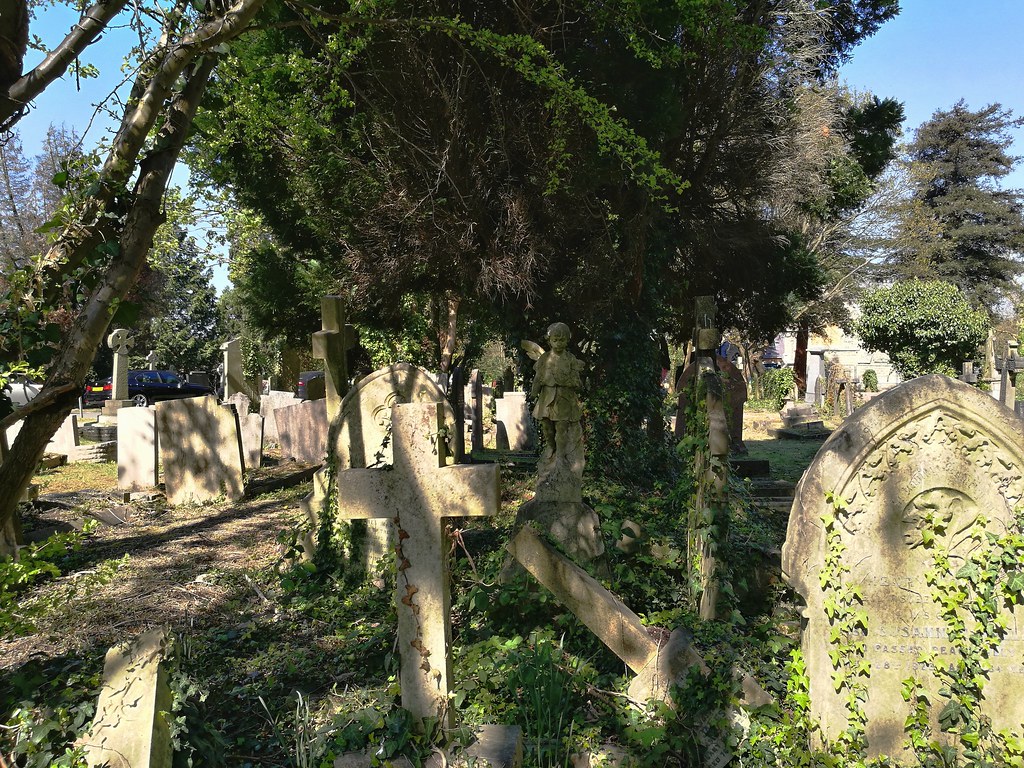 St Pancras and Islington Cemetery, East Finchley A little … Ian Wood Flickr