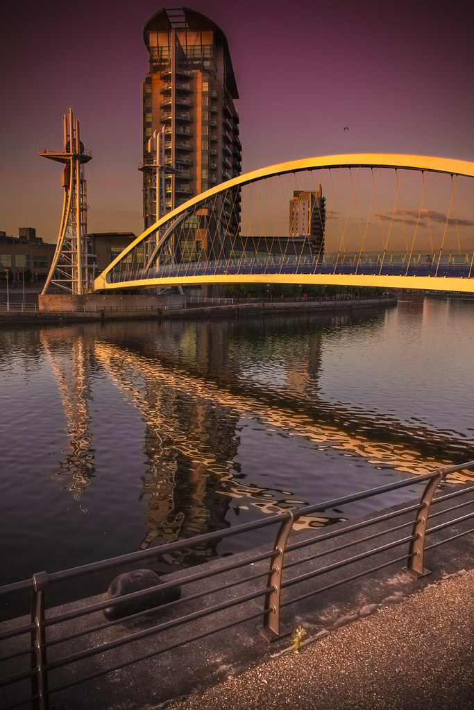 The Lowry Bridge at sunset A View of the Lowry Bridge duri… Flickr