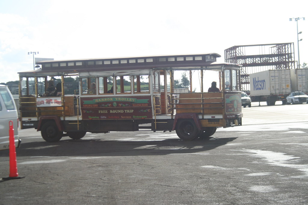 Harbor Trolley Openair "Harbor Trolley" arrives at Nawili… Flickr