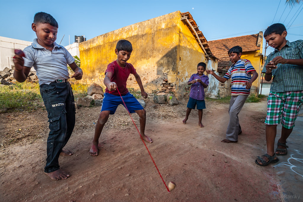 பம்பரம் விளையாட்டு, Gaming Tops, Tamil Nadu, India Flickr