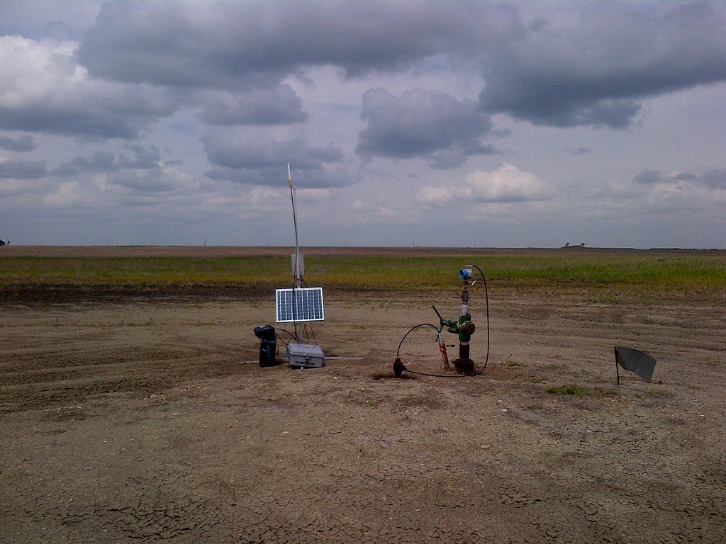 Devon Canada offset frack monitoing Low pressure well head… Flickr