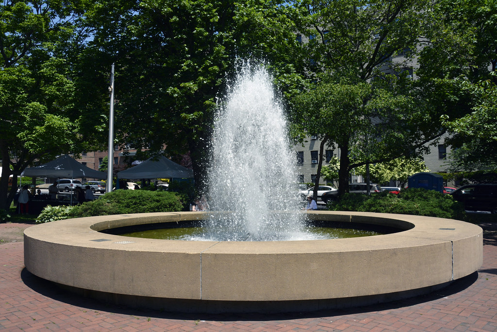Picture Of The White Plains, New York Water Fountain Insid… Flickr