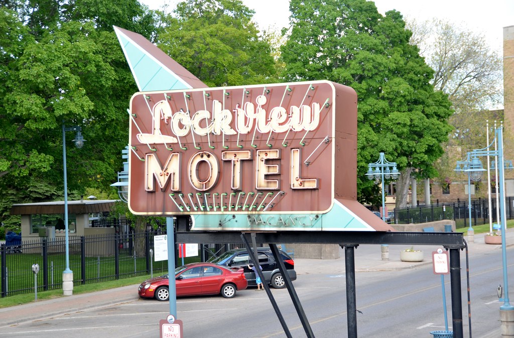 Our motel, straight out of the 60's Kenny Underwood Flickr