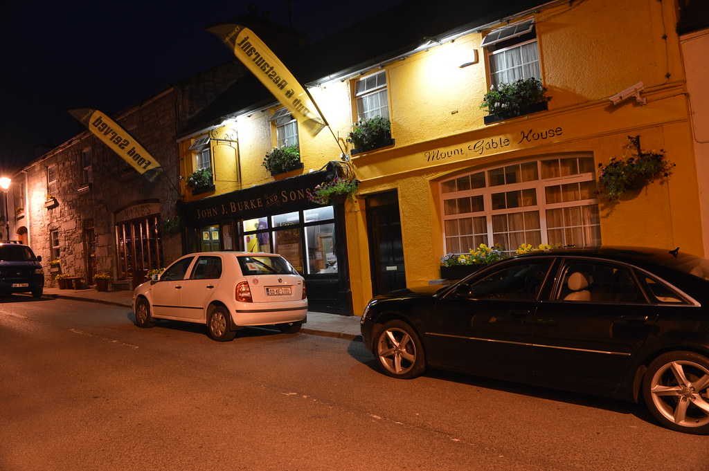 clonbur at night , Tomás Burke Flickr