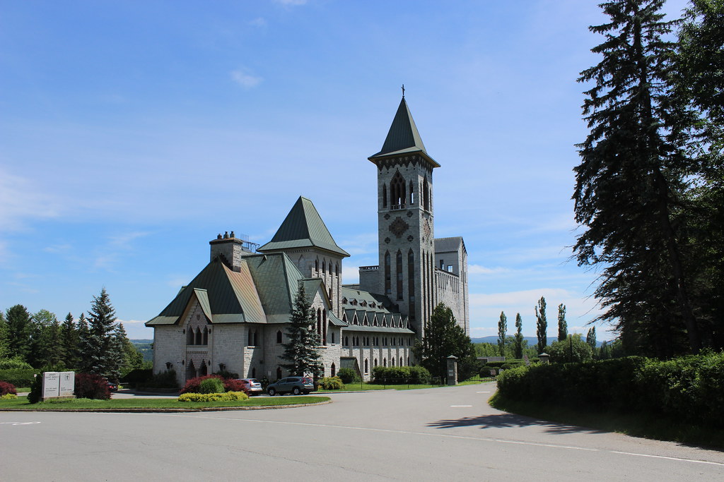 Abbaye StBenoitduLac / StBenoitduLac Abbey Abbaye St… Flickr