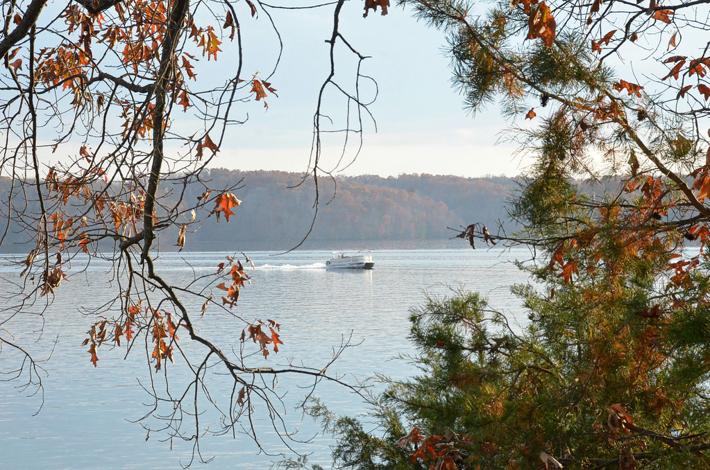 Pontoon boat in the fall at Smith Mountain Lake State Park… Flickr
