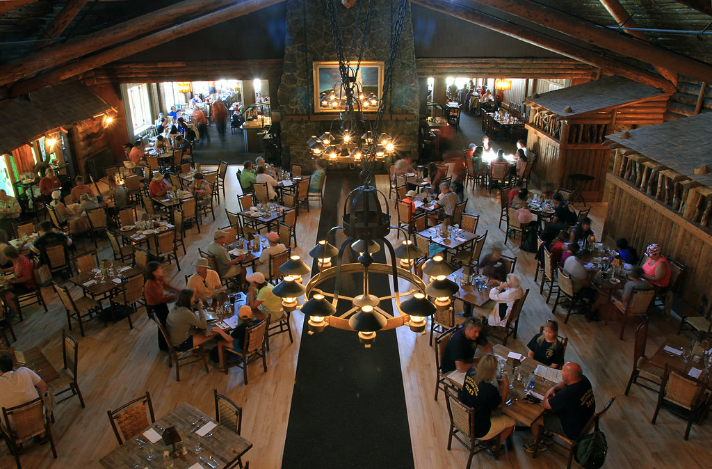 Old Faithful Inn, dining room Old Faithful Inn dining room… Flickr
