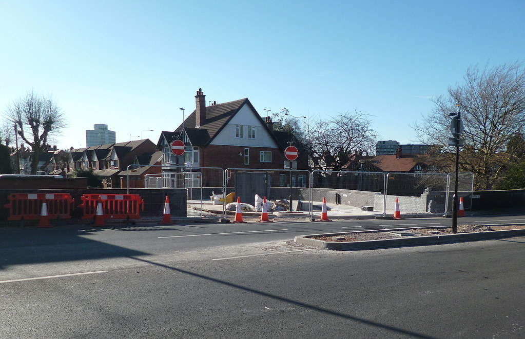 New Busgate junction being installed at Quinton Road & Pa… Flickr