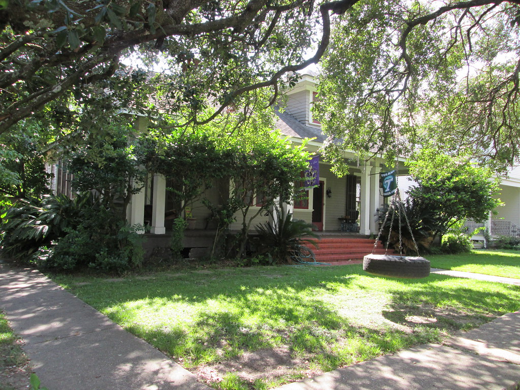 Carrollton Freret Fern Tire Swing Carrollton, New Orleans.… Flickr