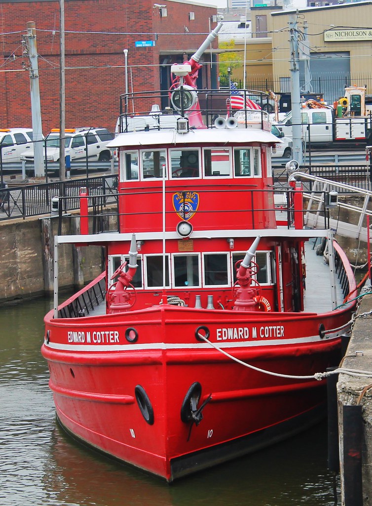 Edward M. Cotter Fire Boat The Edward M. Cotter Fireboat i… Flickr