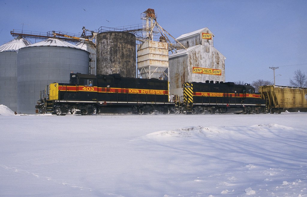 Atalissa A pair of Iowa Interstate GP10's storm past the g… Flickr