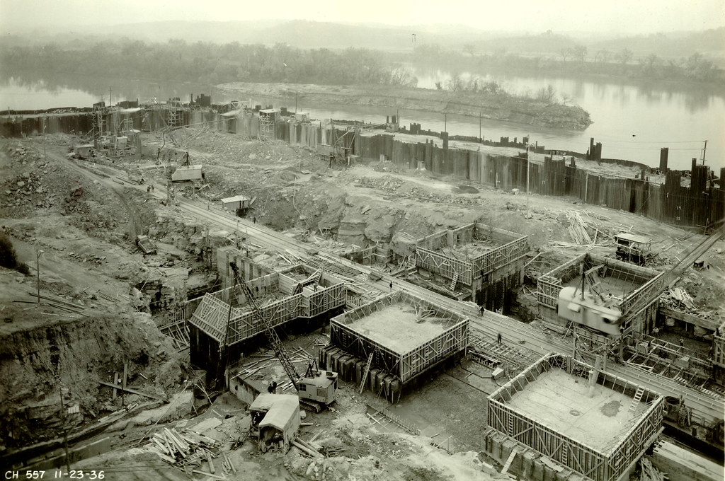 Construction crews build Chickamauga Lock This is an upstr… Flickr