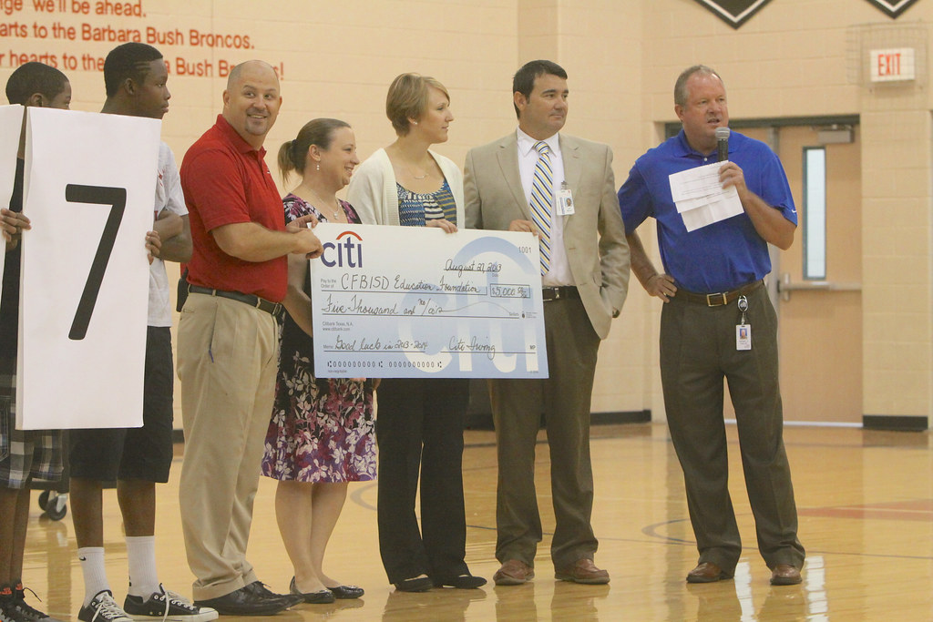 2013 Barbara Bush Middle School Receives 5K and over 23,0… Flickr
