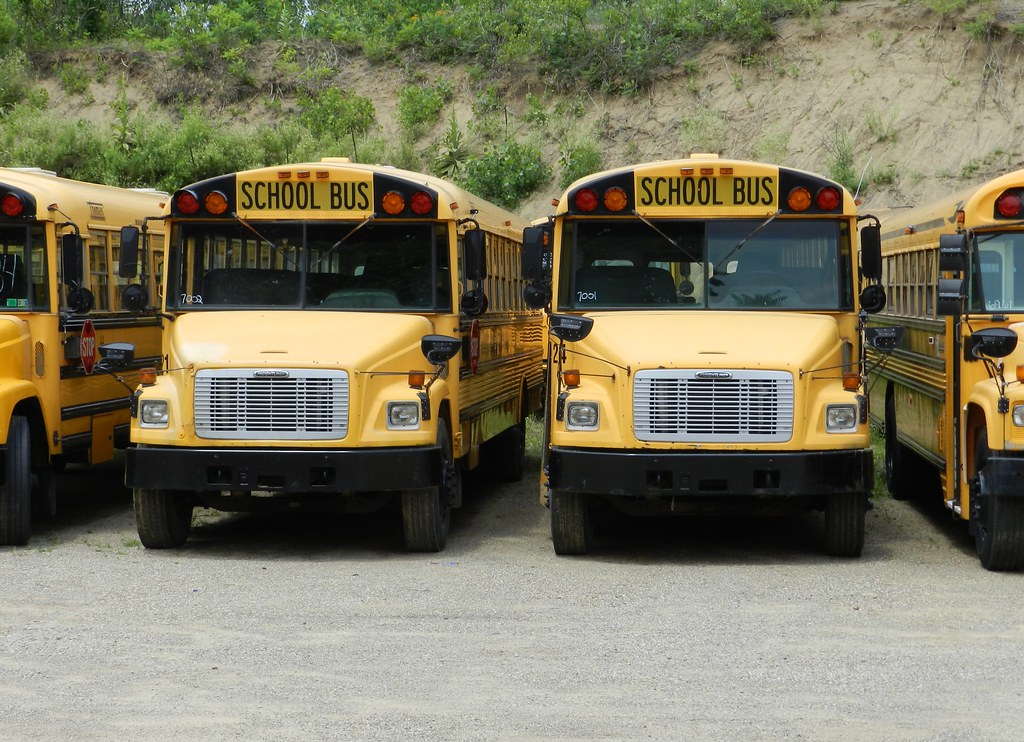 DSCN2367 TriValley Local Schools buses 21 & 24 2000 Tho… Flickr