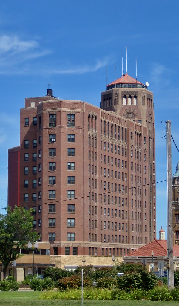 Faust Hotel Faust Hotel in the East Rockford Historic Dist… Flickr