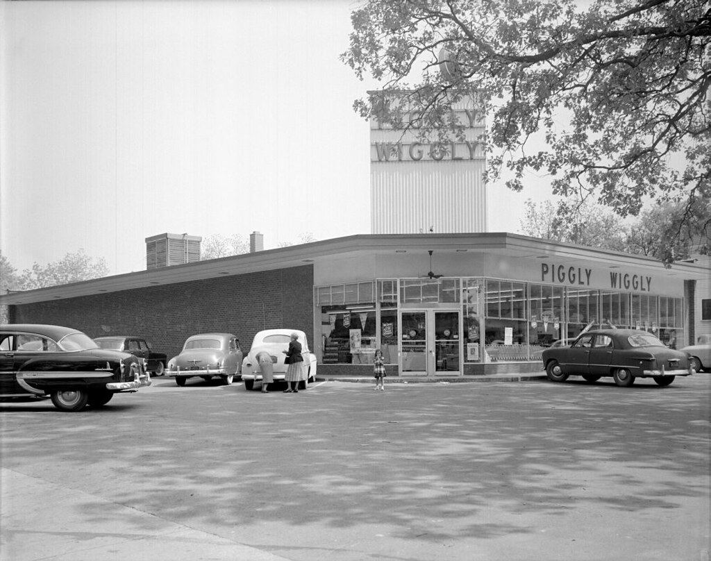N_53_15_4051 Piggly Wiggly Store, 718 North Person Street,… Flickr