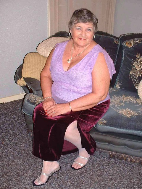 granny-removes-knickers-and-shows-pussy | Rm19174 | Flickr