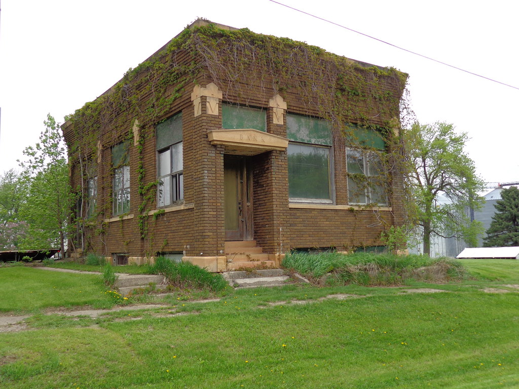 The bank The city of Hadley is located near the Buffalo Ri… Flickr