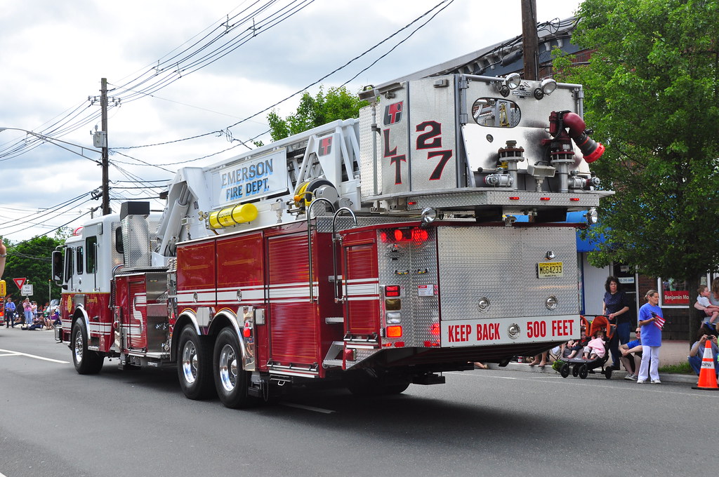 Emerson Fire Department Tower Ladder 27 2004 American LaFr… Flickr