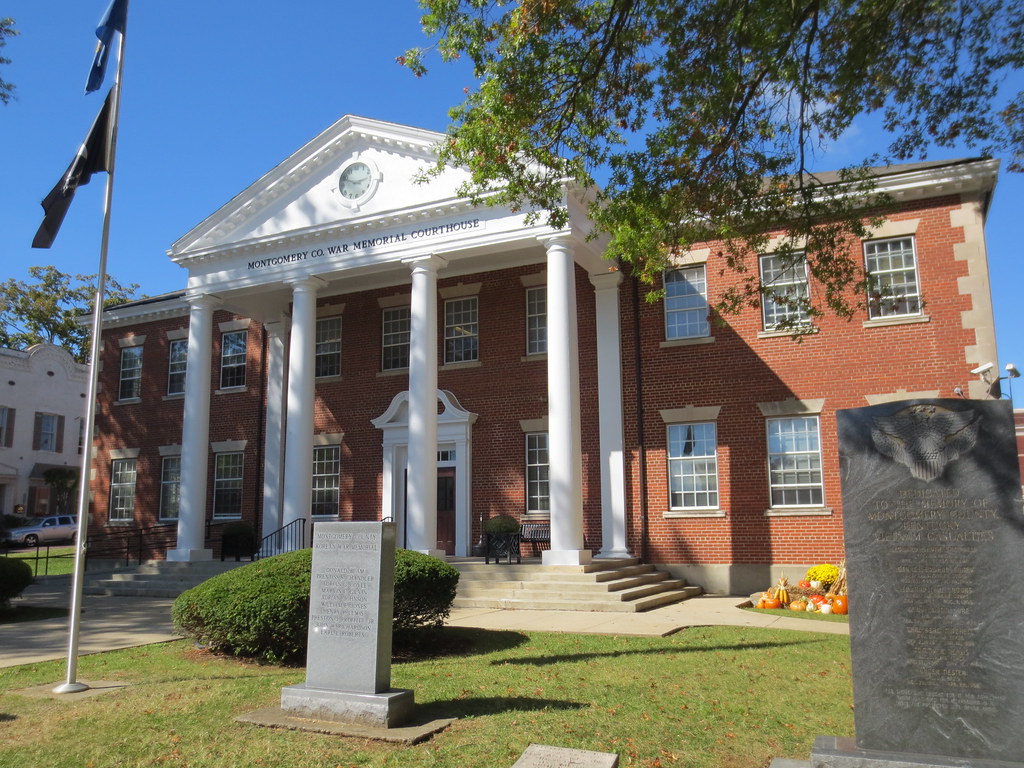 Montgomery County Courthouse Mt. Sterling, Kentucky a photo on